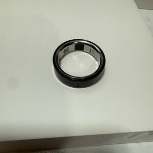 Oura Ring 4 - Sleek black Desig size 13 new in the box